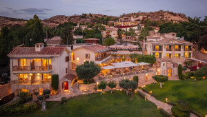 Καθαρά Δευτέρα δίπλα στη θάλασσα στο Columbia Beach Resort