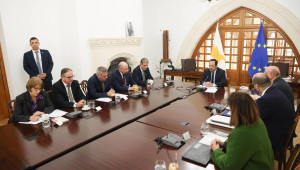 Συνάντηση ΠτΔ - συντεχνιών για κατώτατο, συλλογικές συμβάσεις, ξένους εργαζόμενους