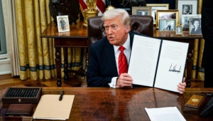 Τραμπ: Σε ισχύ οι παγκόσμιοι δασμοί 10% – Σχέδιο για αύξηση στο 15%