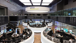 Κέρδη στις ευρωαγορές καθώς υποχωρεί η ένταση για τους δασμούς – Καταιγισμός εταιρικών αποτελεσμάτων