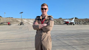 Κατέρριψε ιρανικά drones, ήπιε μια ΚΕΟ με την ανατολή του ήλιου και πήγε για ύπνο