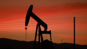 Μέση Ανατολή: Μπαράζ επιθέσεων σε λιμάνια και πλοία – Νέο άλμα για τις τιμές πετρελαίου και φυσικού αερίου