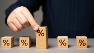 Ο «εφιάλτης» των επιτοκίων ξαναξυπνά