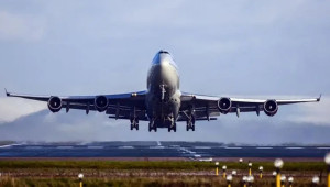 Πόλεμος και καύσιμα πιέζουν τις αεροπορικές - Στο τραπέζι αυξήσεις εισιτηρίων