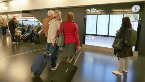 Guardian: Πολύωρες καθυστερήσεις στα αεροδρόμια με το νέο σύστημα εισόδου/εξόδου της ΕΕ