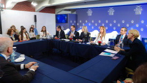 Η BAT στο Delphi Economic Forum: Τεχνολογία και νομοθεσία στο επίκεντρο για την προστασία των ανηλίκων