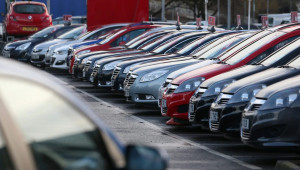 ΗΠΑ: Προχωρούν τα σχέδιά τους για δασμούς 25% στα αυτοκίνητα της ΕΕ