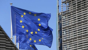 ΕΕ: «Λευκός καπνός» για την εμπορική συμφωνία με τις ΗΠΑ