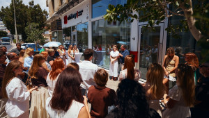Ένα δώρο στη Λάρνακα από την Ουκρανική κοινότητα: Το γλυπτό του ταξιδιώτη που κατέγραψε την Κύπρο πριν από 300 χρόνια