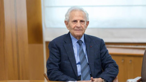 ΥΠΟΙΚ: Πυξίδα και σημείο αναφοράς για τις επόμενες γενιές η παρακαταθήκη του Νίκου Σιακόλα