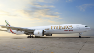 Η Emirates γίνεται η πρώτη αεροπορική εταιρεία μεταφοράς φορτίων που θέτει σε λειτουργία το Boeing 777-300ERSF