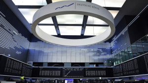 Ευρωαγορές: Νέο ιστορικό ρεκόρ με ώθηση από το σήμα των κεντρικών τραπεζών για τα επιτόκια