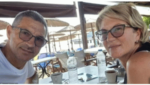 «Αν είναι να πεθάνουμε, θα πεθάνουμε μαζί»: Η σύζυγος του Σέρβου επιβάτη περιγράφει το θρίλερ στην πτήση της Ryanair