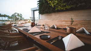 All-Day Γαστρονομία & Απόλυτη Ιδιωτικότητα: Η αναβαθμισμένη εμπειρία εστίασης στο Periyiali Resort