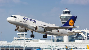 Lufthansa: Υποβαθμίζει τις προβλέψεις για το 2026 μετά τη «βουτιά» των κερδών