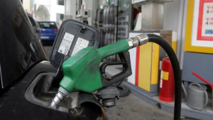 «Καίει» ξανά το diesel – Έσπασε το φράγμα των €2 σε πρατήρια