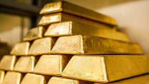 Συνεχίζεται η ανάκαμψη του χρυσού με στήριξη από δολάριο και πετρέλαιο