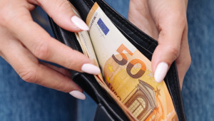 Στα €2.548 αυξήθηκαν οι μέσες ακαθάριστες μηνιαίες απολαβές των υπαλλήλων