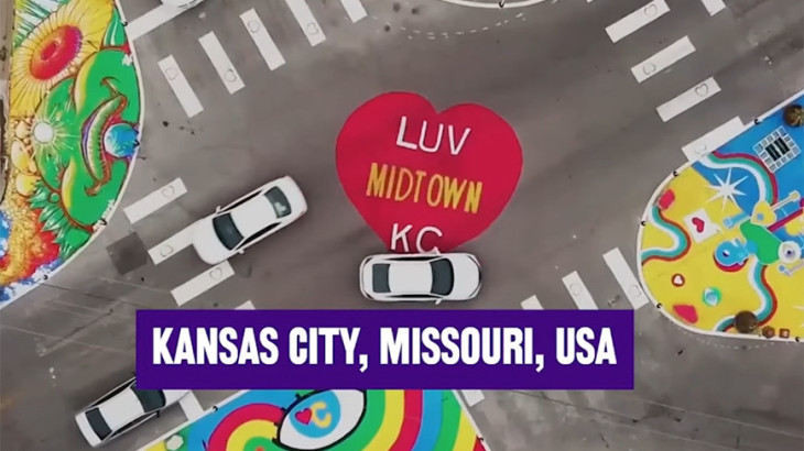 Η τέχνη στους δημόσιους δρόμους μειώνει τα τροχαία ατυχήματα