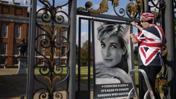 Απίστευτο: 869 χιλιάδες ευρώ πωλήθηκε το παλιό Ford Escort της πριγκίπισσας Νταϊάνα - «Πόλεμος» προσφορών