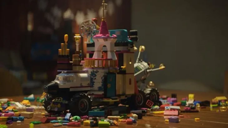 Lego: H «μεγαλύτερη» εορταστική καμπάνια με την Katy Perry (vid)
