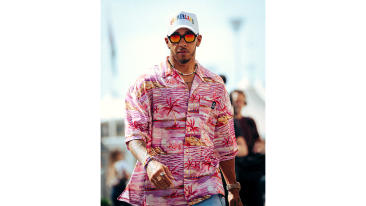 Lewis Hamilton και George Russell εμφανίστηκαν με Tommy Hilfiger στην πίστα του Abu Dhabi