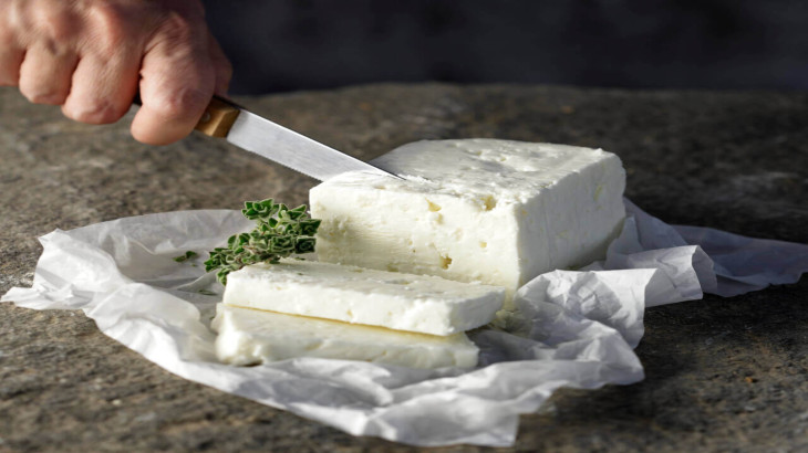 Ουγγαρία: Κυκλοφορεί γερμανικό λευκό τυρί που παραπέμπει σε «ελληνικό»