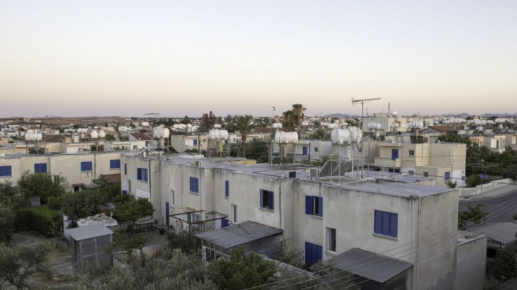 Η ΜΚΟ, η Αρχιεπισκοπή και το 1 εκατομμύριο ευρώ για τους προσφυγικούς οικισμούς