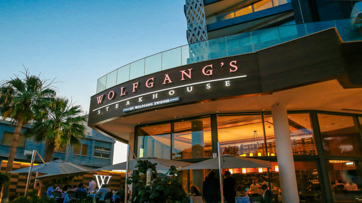 Καλοκαιρινές γευστικές αποδράσεις στην ειδυλλιακή βεράντα του Wolfgang’s Steakhouse Limassol