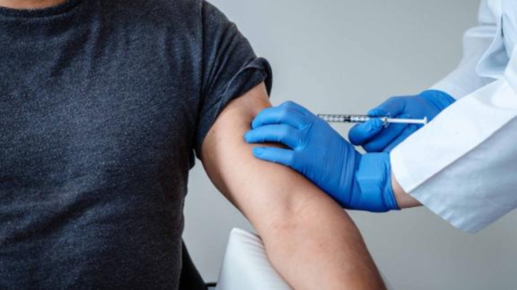 Αρχές Οκτωβρίου πρώτοι εμβολιασμοί για CΟVID και γρίπη