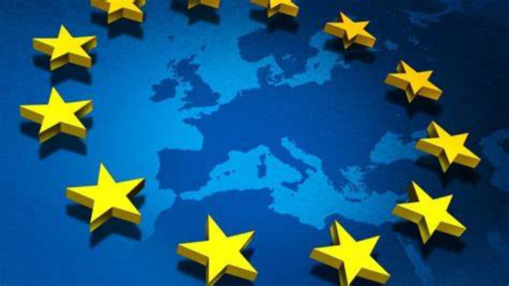 Εκπτώσεις και προνόμια για νέους 13-30 ετών με την Ευρωπαϊκή Κάρτα Νέων