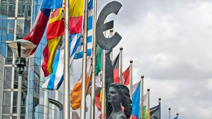 «Καμπανάκι» για συρρίκνωση της οικονομίας στην Ευρωζώνη