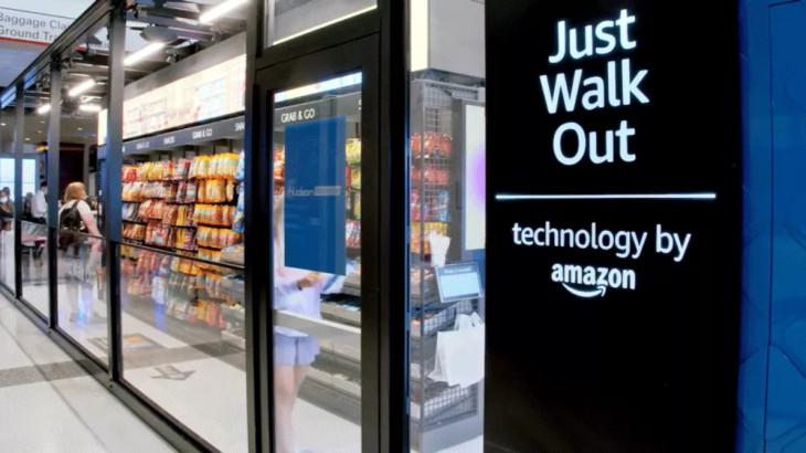 Amazon: Λανσάρει νέα τεχνολογία ανέπαφων αγορών σε καταστήματα ρούχων