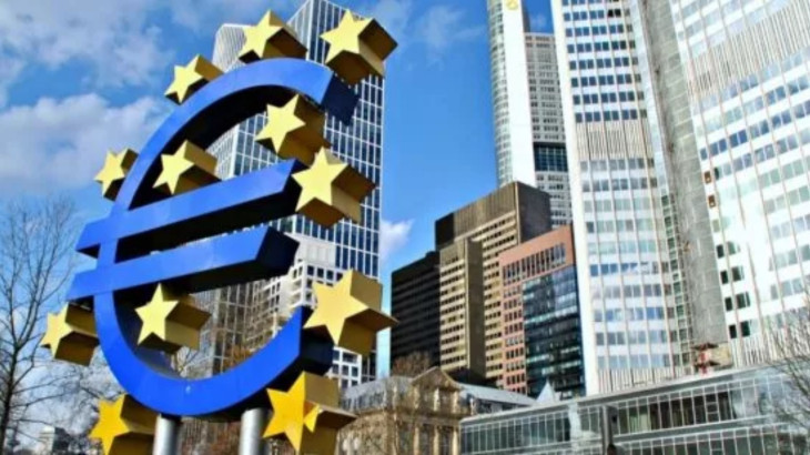 ΕΚΤ: Θα διατηρηθούν τα αυξημένα επιτόκια μέχρι το δεύτερο εξάμηνο του 2024