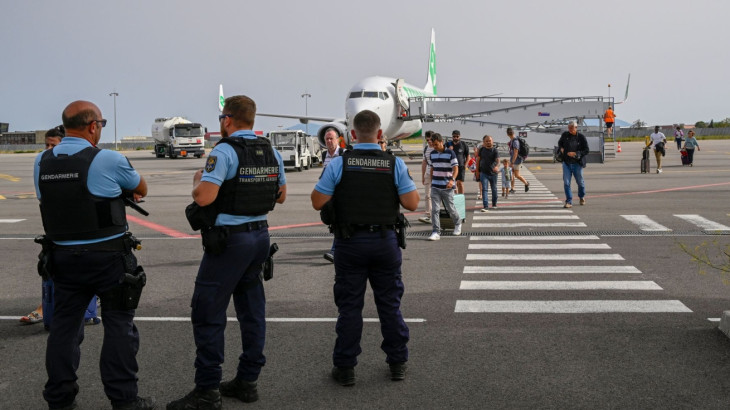 Η χώρα όπου το ένα αεροδρόμιο εκκενώνεται μετά το άλλο