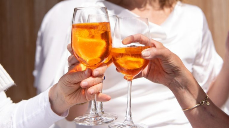 Πώς το spritz σκαρφάλωσε στο τοπ-10 των πιο περιζήτητων κοκτέιλ