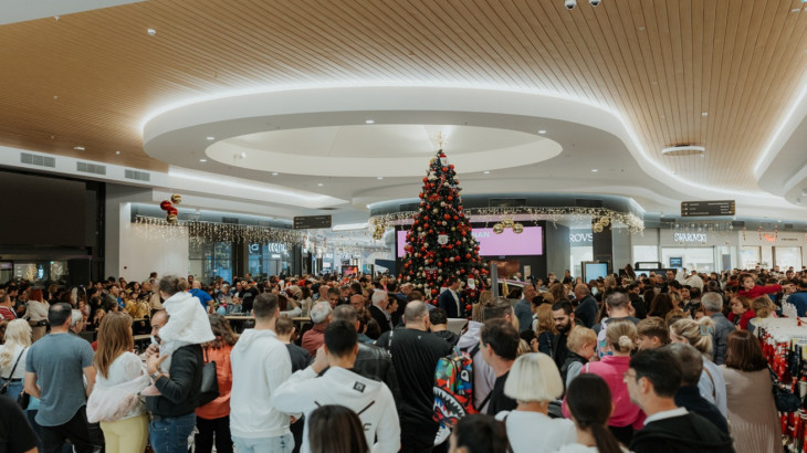 Το Metropolis Mall και το Πανεπιστήμιο UCLan Cyprus διοργάνωσαν μια λαμπερή τελετή φωταγώγησης