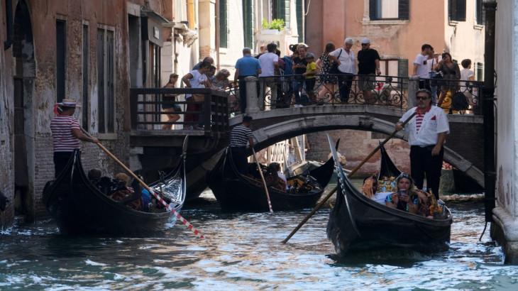 Προς απαγόρευση μεγάφωνων και γκρουπ άνω των 25 η Βενετία