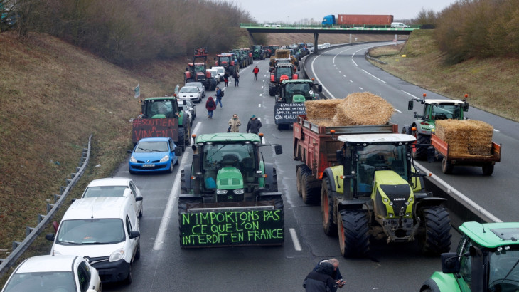 Αγρότες και αστυνομικοί δίνουν ραντεβού στο Παρίσι