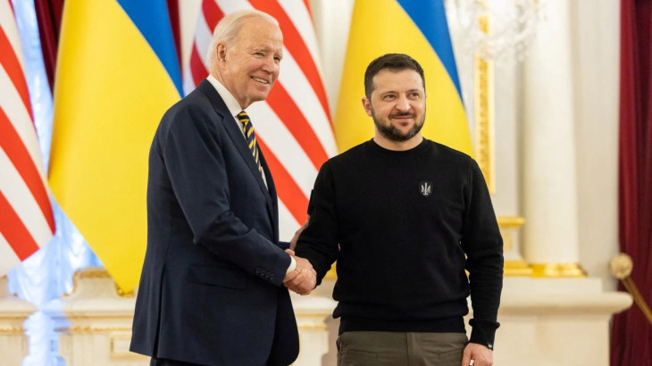 Εγκρίθηκε στρατιωτική βοήθεια 60 δισ. δολαρίων των ΗΠΑ στο Κίεβο