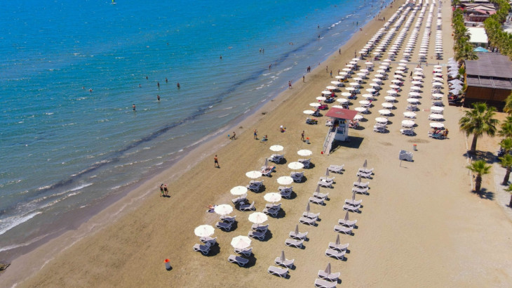 Πενήντα εφτά υποθέσεις κλοπών σε παραλίες και 11 συλλήψεις