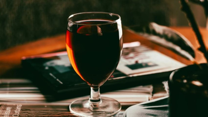 Γιατί όλο και περισσότεροι τρώνε μόνοι στα εστιατόρια στις ΗΠΑ;