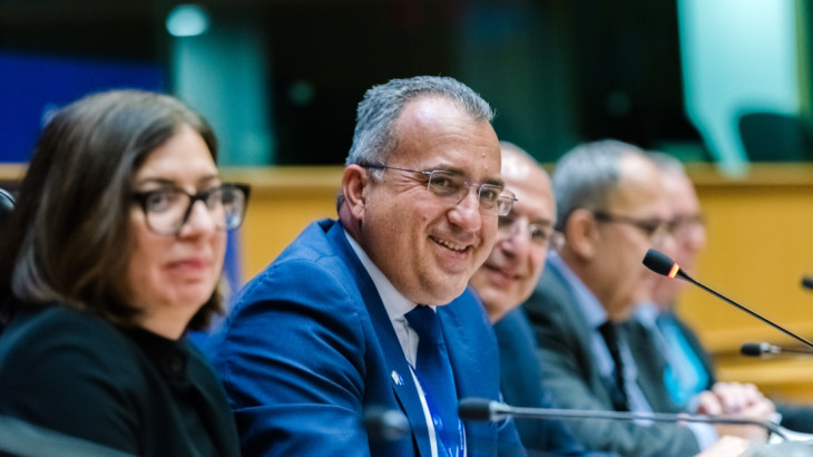 Συγκλονισμός και συγκίνηση στο Ευρωκοινοβούλιο: Η εκδήλωση του Μιχάλη Χατζηπαντέλα και το ντοκιμαντέρ για το κυπριακό ποδόσφαιρο και τα 50 χρόνια προσφυγιάς