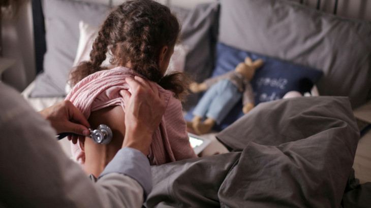 Στο κόκκινο» η γρίπη και ο RSV στην Ευρώπη – Προειδοποίηση ECDC για τις γιορτές