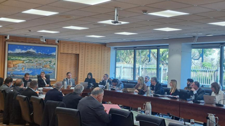 Φωνές στη Βουλή για προτάσεις ΥΠΟΙΚ για πολλαπλές συντάξεις