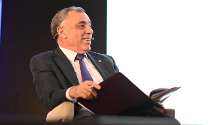 Συνέντευξη με τον Πόλυ Καλλή: Προκλήσεις, Τάσεις και Ευκαιρίες στον Τομέα Ξενοδοχείων και Φιλοξενίας