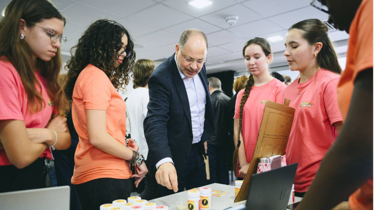 Το PwC Cyprus Foundation στηρίζει έμπρακτα την χρηματοοικονομική εκπαίδευση και τα πρώτα επιχειρηματικά βήματα των νέων μας