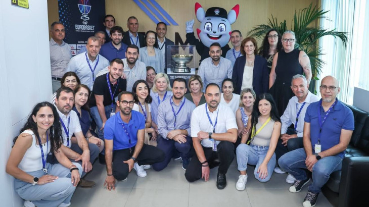Το Αεροδρόμιο Λάρνακας φιλοξένησε το τρόπαιο και την μασκότ του FIBA Eurobasket 2025