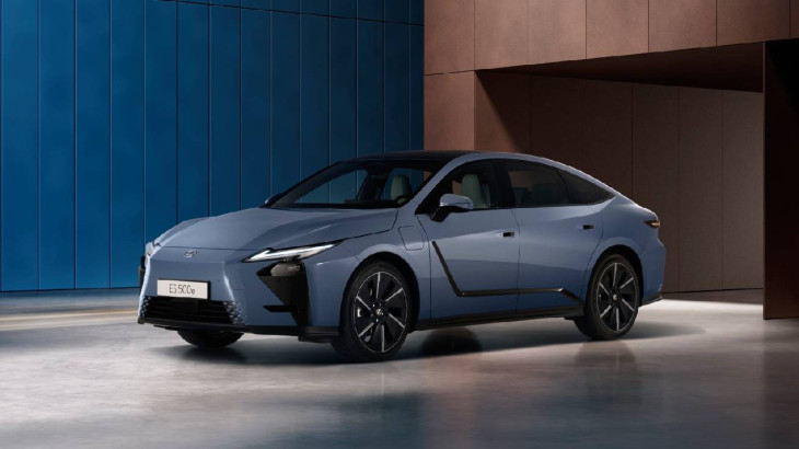 Το νέο Lexus ES επαναπροσδιορίζει την πολυτέλεια και τη φινέτσα