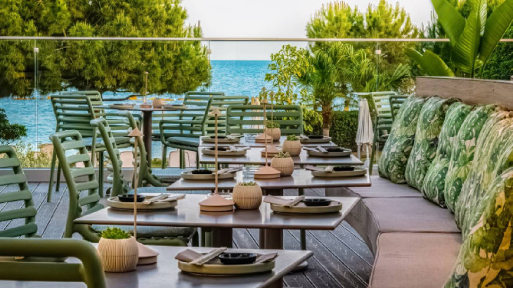 Business Lunch & Dinner με θέα τη θάλασσα στο ξενοδοχείο Crowne Plaza Limassol
